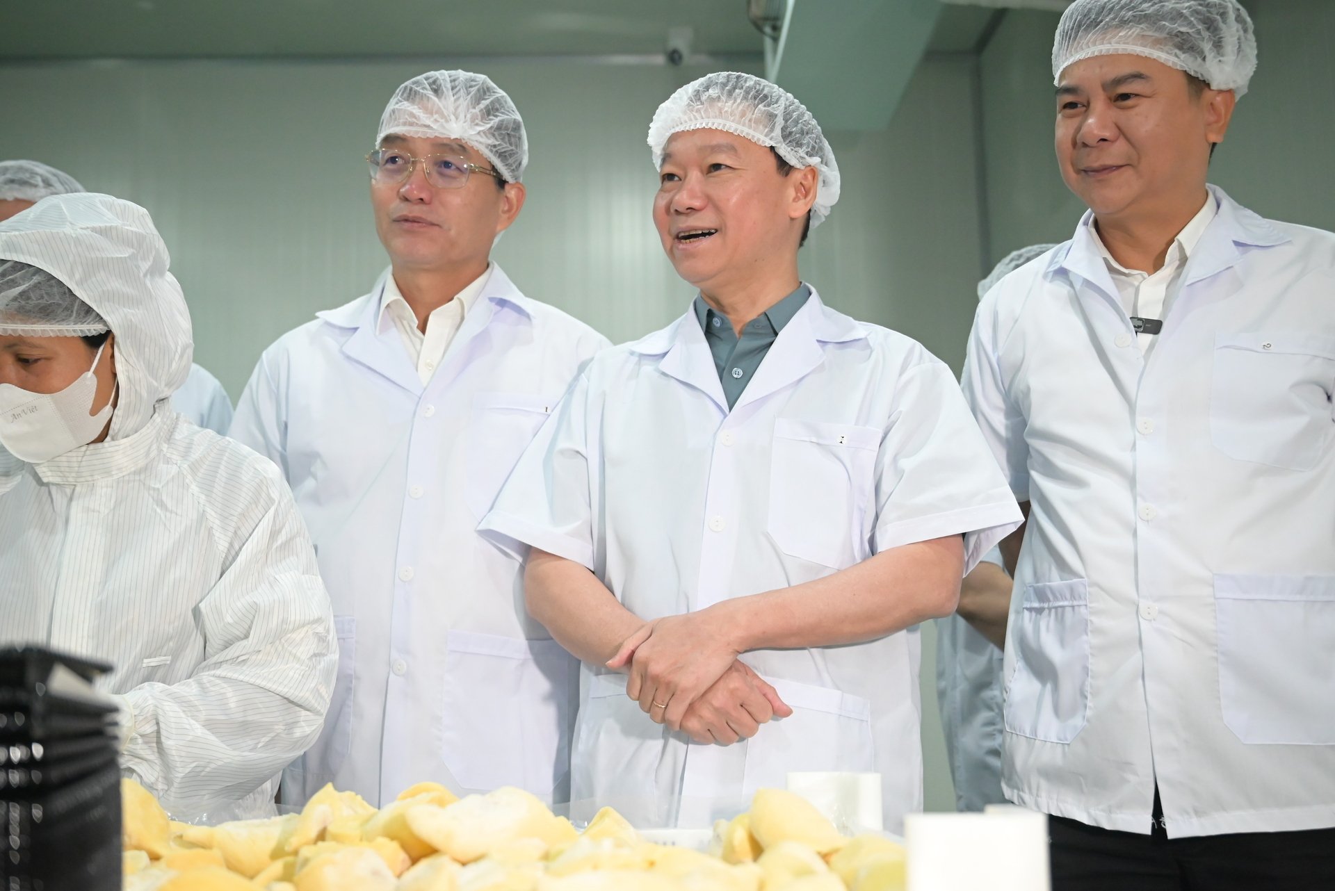 Ngày 24/5, Bộ trưởng Bộ Nông nghiệp và Môi trường Đỗ Đức Duy chủ trì hội nghị về phát triển sầu riêng bền vững tại Đắk Lắk và thăm cơ sở thu mua, chế biến xuất khẩu sầu riêng. Ảnh: Phạm Hoài. Ngày 24/5, Bộ trưởng Bộ Nông nghiệp và Môi trường Đỗ Đức Duy chủ trì hội nghị về phát triển sầu riêng bền vững tại Đắk Lắk và thăm cơ sở thu mua, chế biến xuất khẩu sầu riêng. Ảnh: Phạm Hoài.