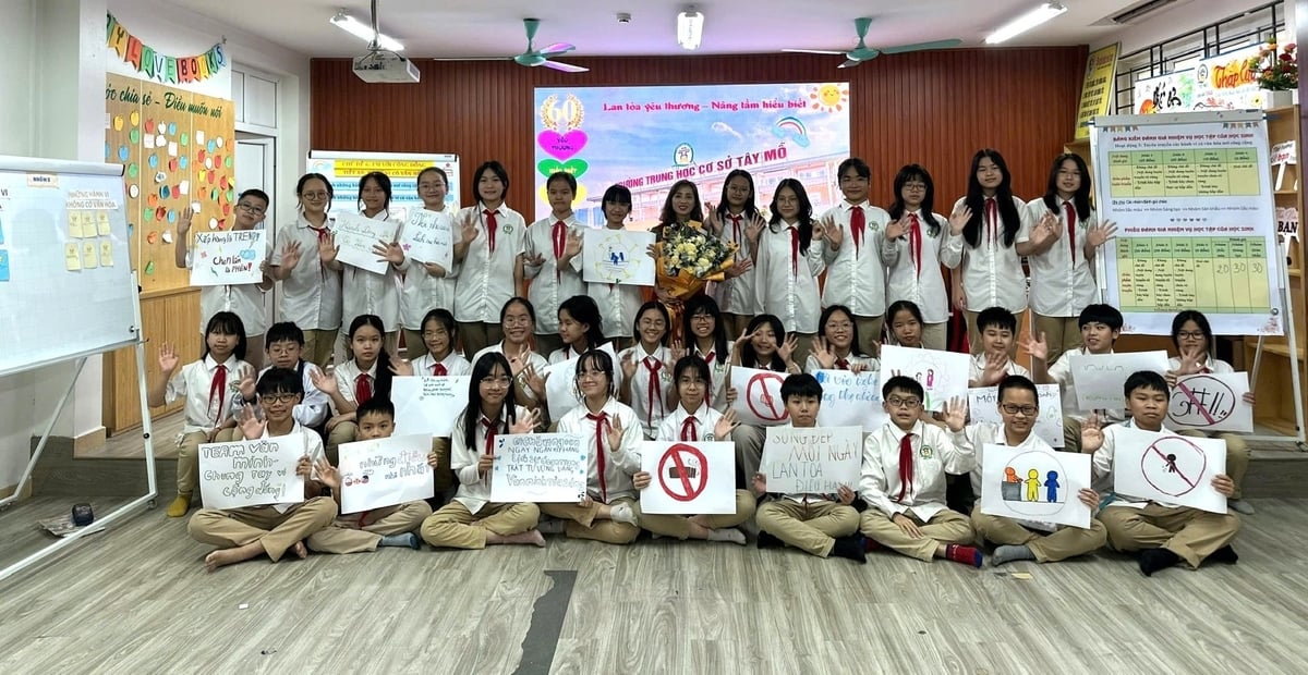 Trường THCS Tây Mỗ đã tổ chức nhiều hoạt động như: phát động cuộc thi vẽ tranh, viết thông điệp 'Nói không với thuốc lá' để tăng cường nhận thức của học sinh về tác hại của thuốc lá. Ảnh: Lan Chi. Trường THCS Tây Mỗ đã tổ chức nhiều hoạt động như: phát động cuộc thi vẽ tranh, viết thông điệp 'Nói không với thuốc lá' để tăng cường nhận thức của học sinh về tác hại của thuốc lá. Ảnh: Lan Chi.