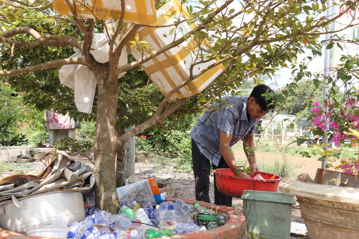 Người dân trong tỉnh đang từng bước thay đổi thói quen, nâng cao nhận thức với rác thải nhựa. Ảnh: Trần Trung. Người dân trong tỉnh đang từng bước thay đổi thói quen, nâng cao nhận thức với rác thải nhựa. Ảnh: Trần Trung.