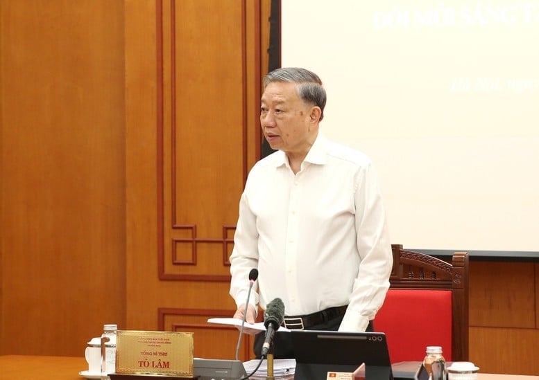 Tổng Bí thư Tô Lâm nêu rõ, Nghị quyết 57 không phải là khẩu hiệu chính trị mà là chương trình hành động thực tế để Việt Nam cất cánh. Vì vậy, các công việc triển khai phải được kiểm đếm thường xuyên. Những tồn tại hạn chế, điểm nghẽn phải được đánh giá, tháo gỡ kịp thời, không được chậm trễ. Ảnh: VGP/Nguyễn Hoàng. Tổng Bí thư Tô Lâm nêu rõ, Nghị quyết 57 không phải là khẩu hiệu chính trị mà là chương trình hành động thực tế để Việt Nam cất cánh. Vì vậy, các công việc triển khai phải được kiểm đếm thường xuyên. Những tồn tại hạn chế, điểm nghẽn phải được đánh giá, tháo gỡ kịp thời, không được chậm trễ. Ảnh: VGP/Nguyễn Hoàng.