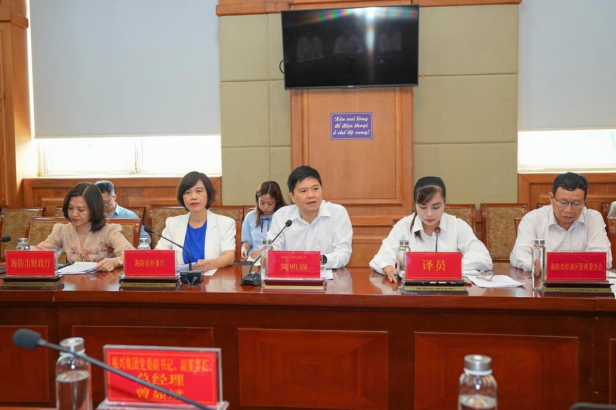 Ông Hoàng Minh Cường (thứ 3 từ bên phải sang) phát biểu tại buổi làm việc. Ảnh: Đàm Thanh. Ông Hoàng Minh Cường (thứ 3 từ bên phải sang) phát biểu tại buổi làm việc. Ảnh: Đàm Thanh.