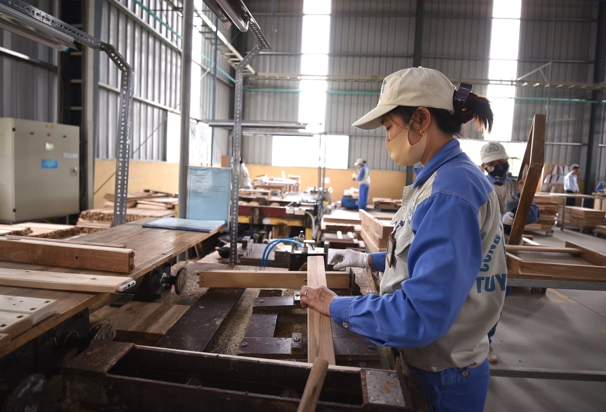 Thủ tướng nhấn mạnh các giải pháp đảm bảo mục tiêu tăng trưởng con 2 con số cho năm 2026. Ảnh: Tùng Đinh. Thủ tướng nhấn mạnh các giải pháp đảm bảo mục tiêu tăng trưởng con 2 con số cho năm 2026. Ảnh: Tùng Đinh.