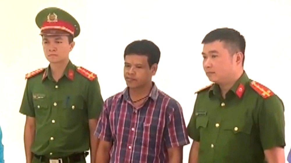 Ông Đinh Văn Nơ, Phó Chủ tịnh Hội đồng nhân dân xã Đăk Rong bị bắt tạm giam vì tội hủy hoại rừng. Ảnh: Công an tỉnh Gia Lai. Ông Đinh Văn Nơ, Phó Chủ tịnh Hội đồng nhân dân xã Đăk Rong bị bắt tạm giam vì tội hủy hoại rừng. Ảnh: Công an tỉnh Gia Lai.
