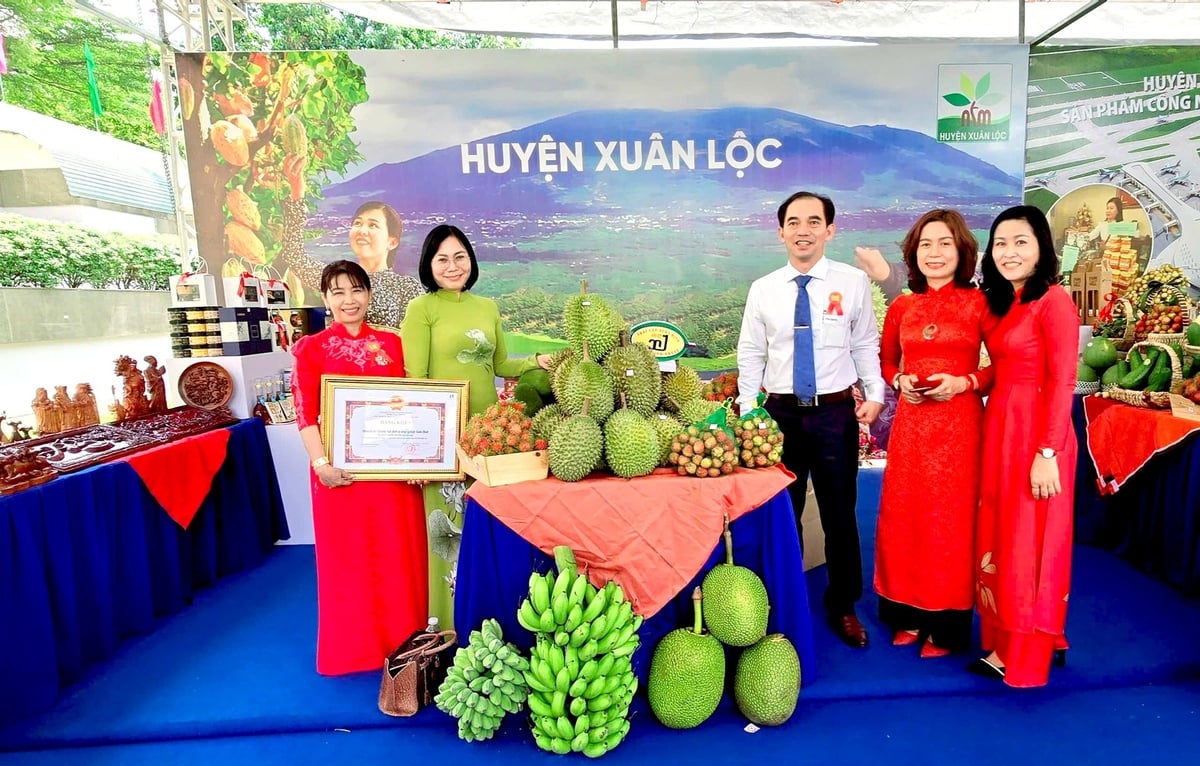 Các thành viên của HTX Xuân Định tích cực tham gia nhiều hội nghị, hội chợ và xúc tiến thương mại trong và ngoài nước. Ảnh: Minh Sáng.