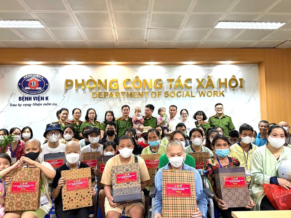 Cảnh sát phòng, chống tội phạm về môi trường luôn đồng hành với cộng đồng, vì sức khỏe và hạnh phúc của nhân dân. Ảnh: Cục C05. Cảnh sát phòng, chống tội phạm về môi trường luôn đồng hành với cộng đồng, vì sức khỏe và hạnh phúc của nhân dân. Ảnh: Cục C05.