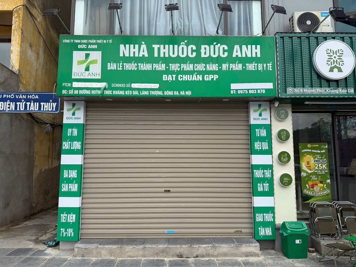 Nhà thuốc Đức Anh tại số 8 Huỳnh Thúc Kháng đã đóng cửa. Ảnh: Cao Sơn.