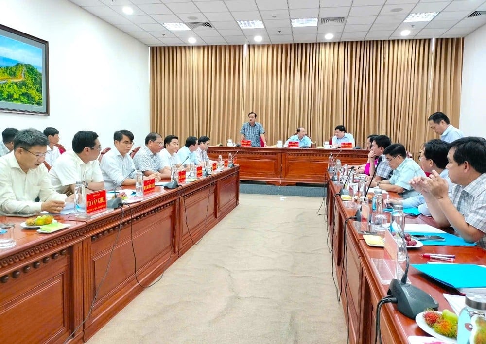 Tỉnh ủy Cà Mau tổ chức cuộc họp phương án bố trí nơi ở cho cán bộ, công chức từ Bạc Liêu. Ảnh: Trọng Linh. Tỉnh ủy Cà Mau tổ chức cuộc họp phương án bố trí nơi ở cho cán bộ, công chức từ Bạc Liêu. Ảnh: Trọng Linh.
