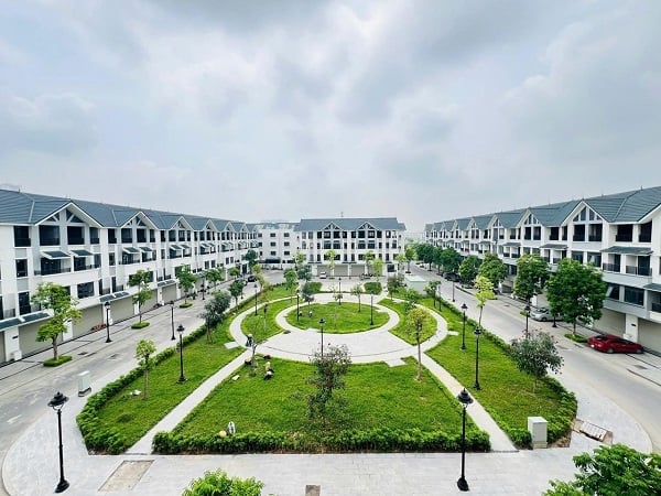Nhiều thủ tục đất đai sẽ được cắt giảm và phân cấp cho UBND cấp xã xử lý đối với mô hình chính quyền hai cấp. Ảnh: Thùy Linh. Nhiều thủ tục đất đai sẽ được cắt giảm và phân cấp cho UBND cấp xã xử lý đối với mô hình chính quyền hai cấp. Ảnh: Thùy Linh.