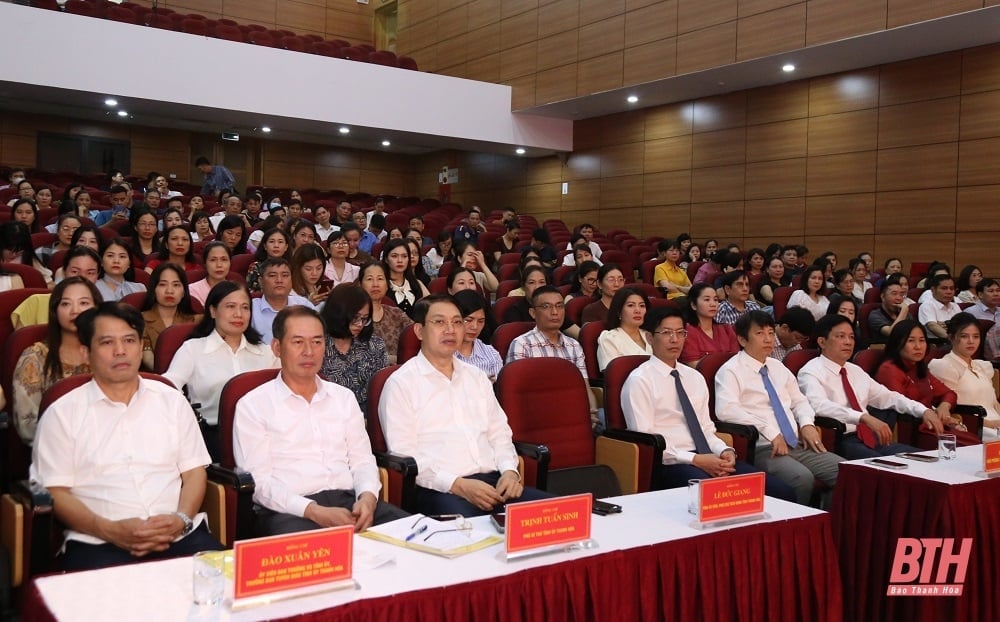Các đại biểu tham dự buổi lễ. Ảnh: Báo Thanh Hóa Các đại biểu tham dự buổi lễ. Ảnh: Báo Thanh Hóa