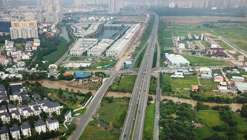 Chính phủ giao Bộ Nông nghiệp và Môi trường rà soát, sửa đổi Luật Đất đai và các văn bản hướng dẫn thi hành, bổ sung cơ chế, chính sách kiểm soát biến động giá đất, đặc biệt là giá đất sản xuất kinh doanh, phi nông nghiệp. Ảnh minh họa. Chính phủ giao Bộ Nông nghiệp và Môi trường rà soát, sửa đổi Luật Đất đai và các văn bản hướng dẫn thi hành, bổ sung cơ chế, chính sách kiểm soát biến động giá đất, đặc biệt là giá đất sản xuất kinh doanh, phi nông nghiệp. Ảnh minh họa.