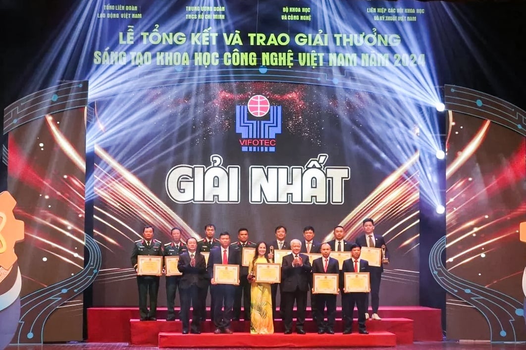 Các tác giả, nhóm tác giả đạt giải Nhất VIFOTEC năm 2024. Ảnh: Petrovietnam. Các tác giả, nhóm tác giả đạt giải Nhất VIFOTEC năm 2024. Ảnh: Petrovietnam.