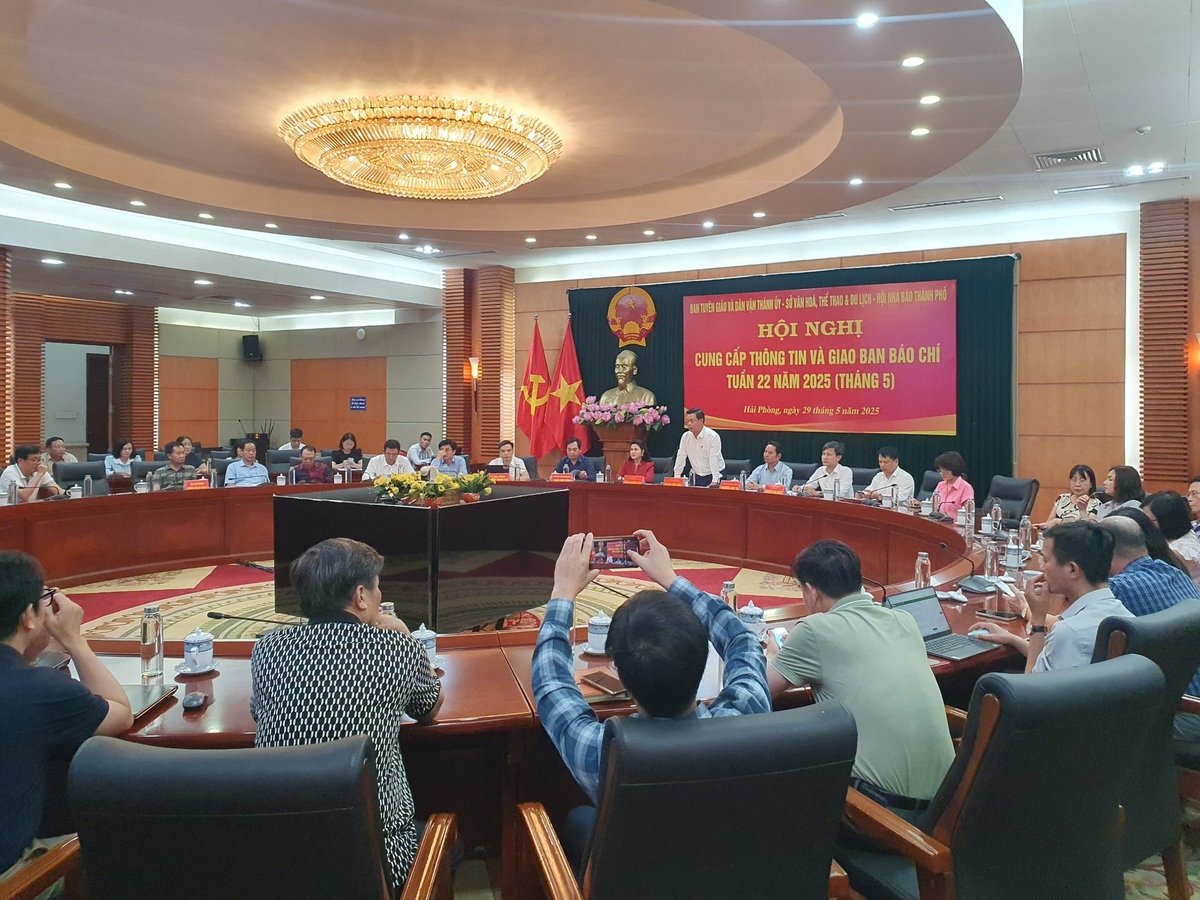 Ông Phạm Văn Thép - Ủy viên Ban Thường vụ Thành ủy, Trưởng ban Tuyên giáo và Dân vận Thành ủy Hải Phòng chủ trì Hội nghị Cung cấp thông tin và giao ban báo chí chiều 29/5. Ảnh: Phan Thái.