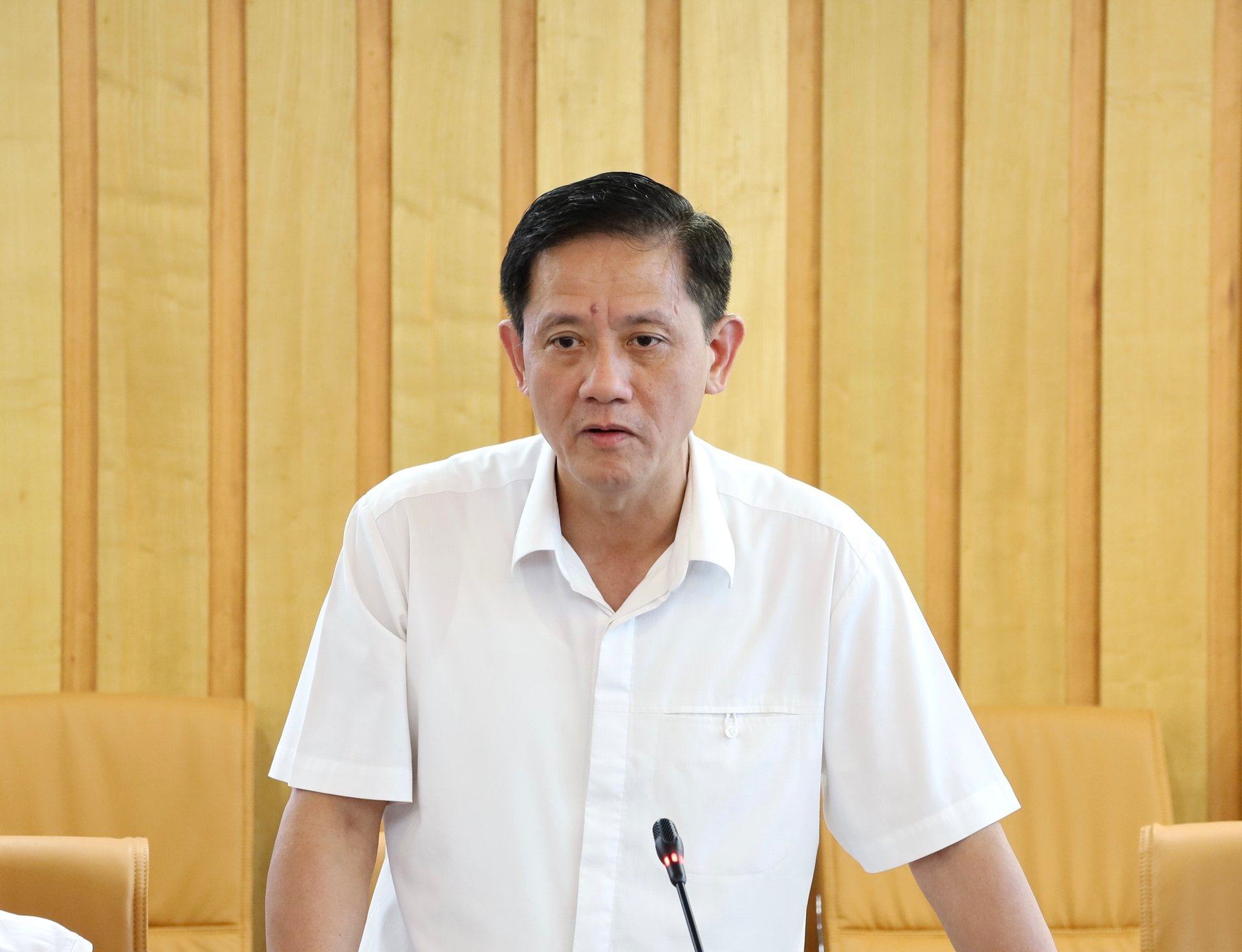 Ông Dương Tất Thắng, Cục trưởng Cục Chăn nuôi và Thú y xác định, để ngành chăn nuôi phát triển bền vững, phải đảm bảo đầy đủ năm yếu tố tiên quyết gồm: tái đàn, con giống, thức ăn, môi trường và kiểm soát dịch bệnh. Ảnh: Phương Linh. Ông Dương Tất Thắng, Cục trưởng Cục Chăn nuôi và Thú y xác định, để ngành chăn nuôi phát triển bền vững, phải đảm bảo đầy đủ năm yếu tố tiên quyết gồm: tái đàn, con giống, thức ăn, môi trường và kiểm soát dịch bệnh. Ảnh: Phương Linh.