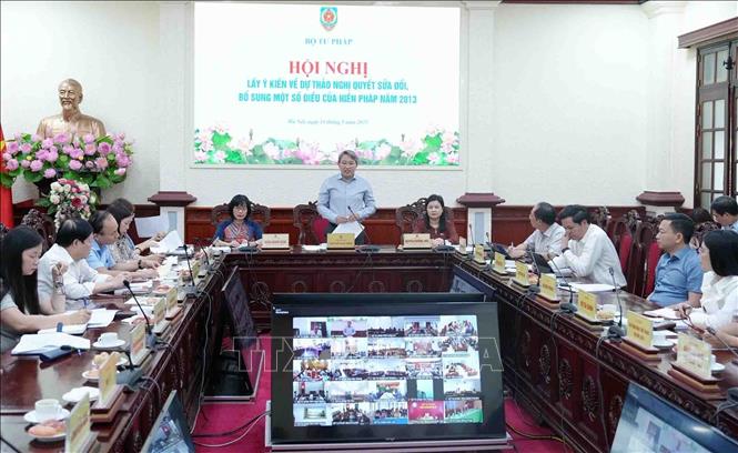 Hội nghị lấy ý kiến về dự thảo Nghị quyết sửa đổi, bổ sung một số điều của Hiến pháp năm 2013 của Bộ Tư pháp. Ảnh: Phạm Kiên/TTXVN. Hội nghị lấy ý kiến về dự thảo Nghị quyết sửa đổi, bổ sung một số điều của Hiến pháp năm 2013 của Bộ Tư pháp. Ảnh: Phạm Kiên/TTXVN.