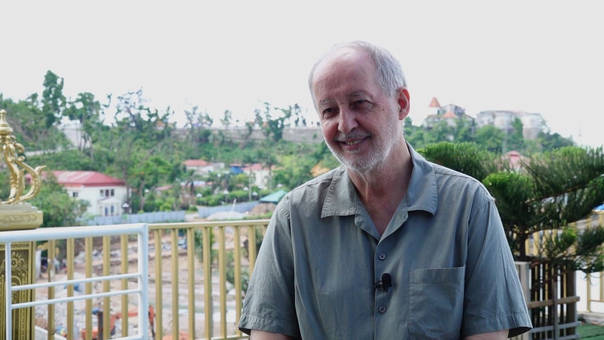 Ông Serge Morand, thành viên Ban Cố vấn cấp cao One Health của Liên minh WHOA, WHO, FAO, UNEP chia sẻ tại Buổi họp chuyên đề về kiểm soát nguy cơ dịch bệnh trong buôn bán động vật hoang dã. Ảnh: Thanh Thủy. Ông Serge Morand, thành viên Ban Cố vấn cấp cao One Health của Liên minh WHOA, WHO, FAO, UNEP chia sẻ tại Buổi họp chuyên đề về kiểm soát nguy cơ dịch bệnh trong buôn bán động vật hoang dã. Ảnh: Thanh Thủy.