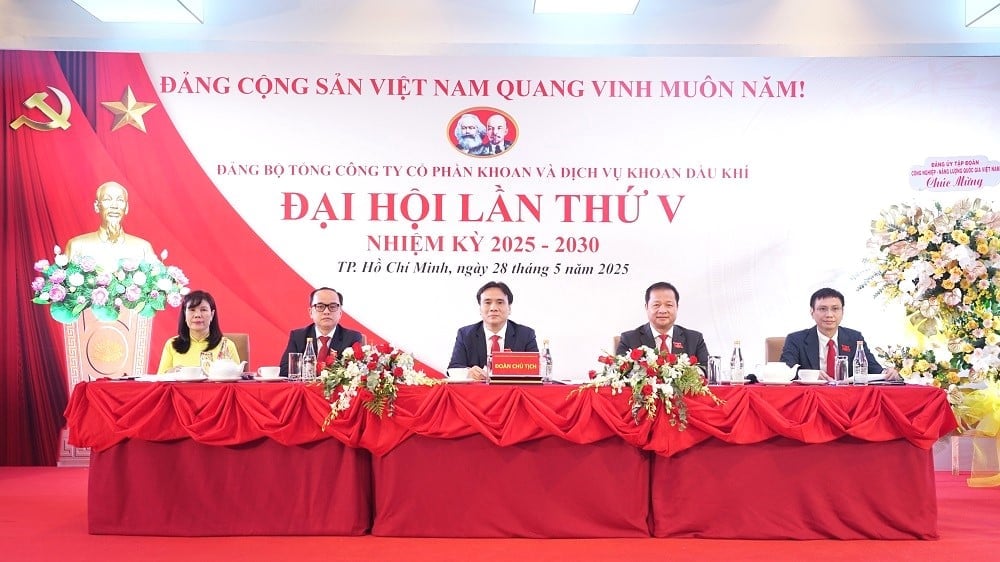 Đoàn Chủ tịch điều hành Đại hội. Ảnh: PV Drilling. Đoàn Chủ tịch điều hành Đại hội. Ảnh: PV Drilling.