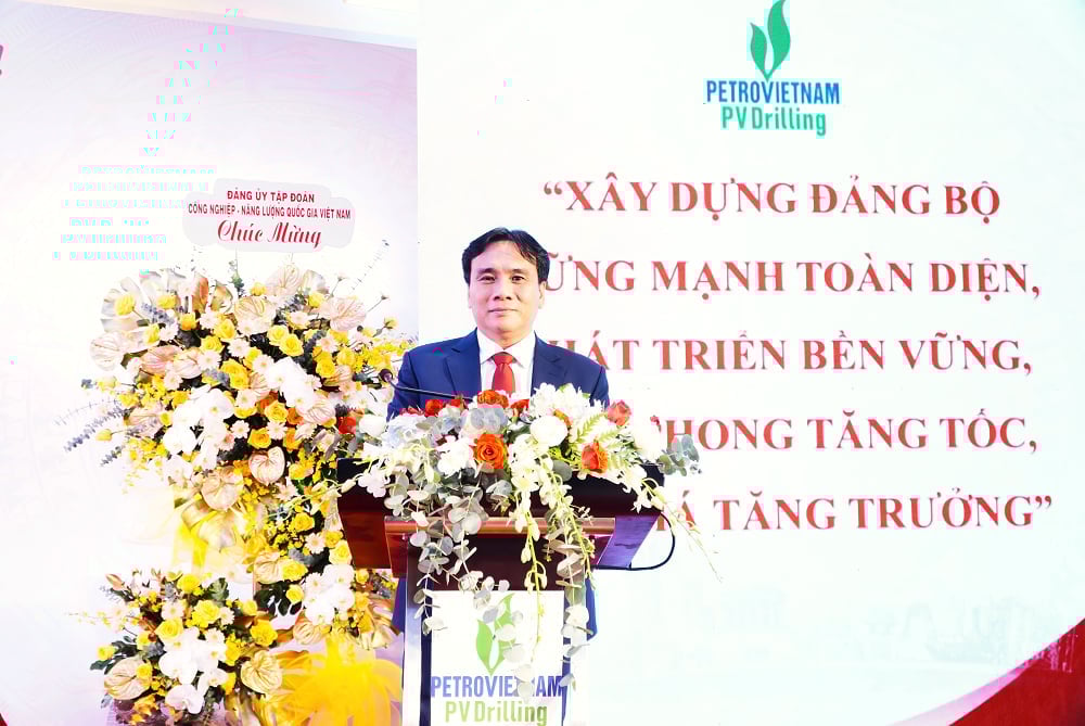 Đồng chí Nguyễn Xuân Cường - Ủy viên BCH Đảng bộ Petrovietnam, Bí thư Đảng ủy, Tổng Giám đốc PV Drilling trình bày dự thảo Báo cáo chính trị. Ảnh: PV Drilling. Đồng chí Nguyễn Xuân Cường - Ủy viên BCH Đảng bộ Petrovietnam, Bí thư Đảng ủy, Tổng Giám đốc PV Drilling trình bày dự thảo Báo cáo chính trị. Ảnh: PV Drilling.
