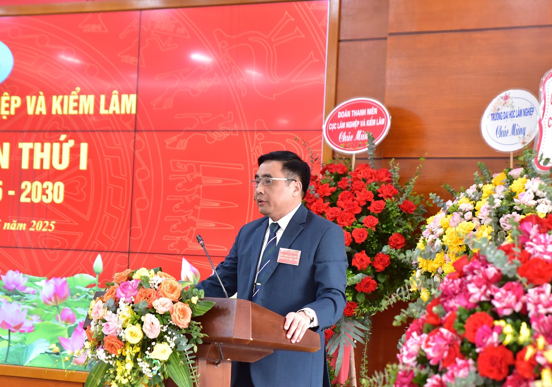 Theo Thứ trưởng Nguyễn Quốc Trị: Mỗi cá nhân trong ngành lâm nghiệp đều là một nhân tố quan trọng, do vậy thông qua Đại hội, cần nghiêm túc rút kinh nghiệm trong quá trình thực hiện các nhiệm vụ. Ảnh: Kiều Chi. Theo Thứ trưởng Nguyễn Quốc Trị: Mỗi cá nhân trong ngành lâm nghiệp đều là một nhân tố quan trọng, do vậy thông qua Đại hội, cần nghiêm túc rút kinh nghiệm trong quá trình thực hiện các nhiệm vụ. Ảnh: Kiều Chi.