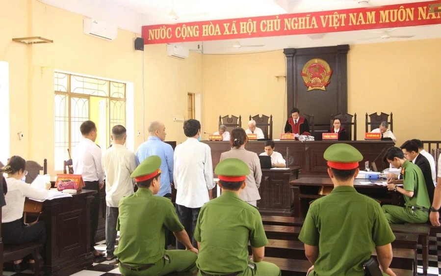Các bị cáo trong phiên xét xử sơ thẩm. Các bị cáo trong phiên xét xử sơ thẩm.