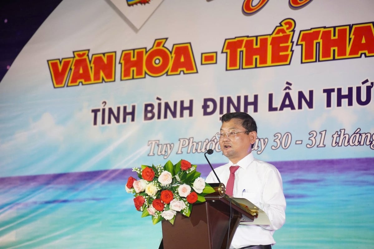 Ông Nguyễn Tự Công Hoàng, Phó Chủ tịch UBND tỉnh Bình Định, phát biểu khai mạc ngày hội. Ảnh: V.Đ.T. Ông Nguyễn Tự Công Hoàng, Phó Chủ tịch UBND tỉnh Bình Định, phát biểu khai mạc ngày hội. Ảnh: V.Đ.T.