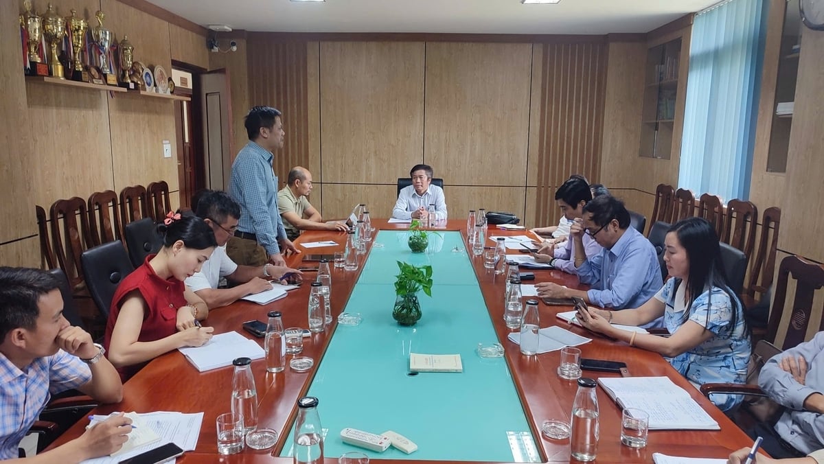 Hiệp hội Sầu riêng tỉnh Đắk Lắk làm việc với Sở Nông nghiệp và Môi trường tỉnh nhằm phối hợp đánh giá các vấn đề liên quan đến kim loại nặng Cadimi (Cd) và chất vàng O trong sản xuất sầu riêng. Ảnh: Tuấn Trần.