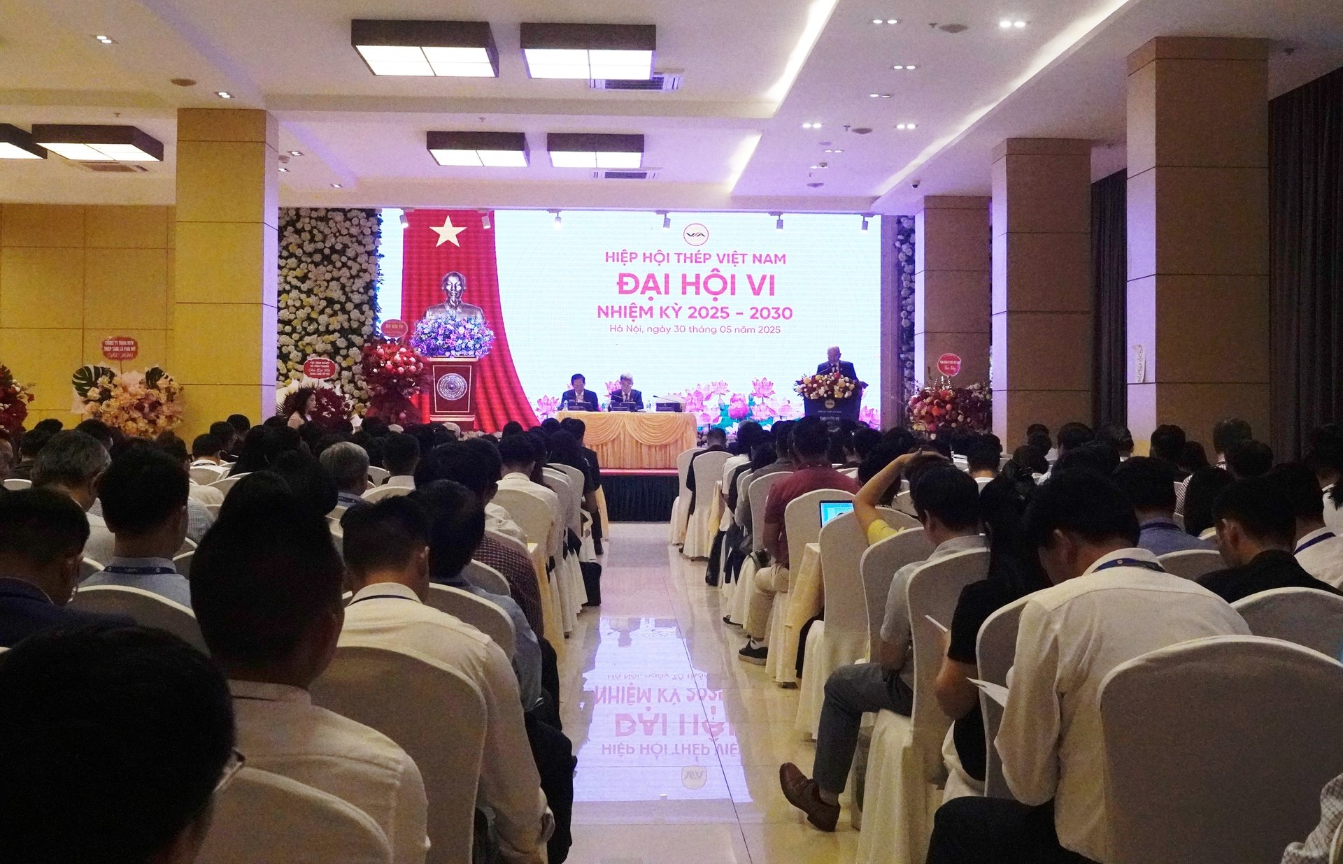 Toàn cảnh Đại hội Hiệp hội Thép Việt Nam nhiệm kỳ VI (2025 - 2030) tổ chức chiều 26/5, tại Hà Nội. Ảnh: Hồng Thắm. Toàn cảnh Đại hội Hiệp hội Thép Việt Nam nhiệm kỳ VI (2025 - 2030) tổ chức chiều 26/5, tại Hà Nội. Ảnh: Hồng Thắm.