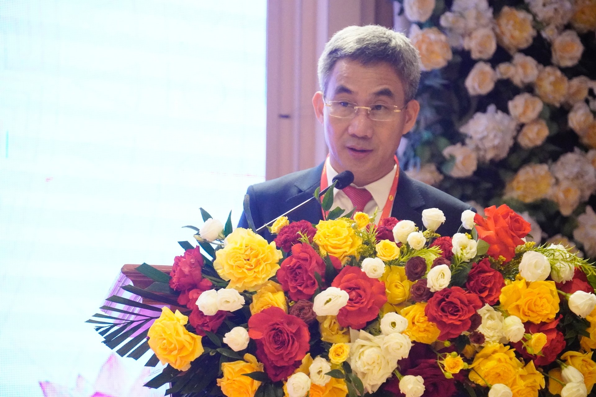 Ông Nghiêm Xuân Đa, Chủ tịch Hiệp hội Thép Việt Nam, kêu gọi toàn thể thành viên Hiệp hội tiếp tục đổi mới sáng tạo, đầu tư vào công nghệ sản xuất thép xanh. Ảnh: Hồng Thắm. Ông Nghiêm Xuân Đa, Chủ tịch Hiệp hội Thép Việt Nam, kêu gọi toàn thể thành viên Hiệp hội tiếp tục đổi mới sáng tạo, đầu tư vào công nghệ sản xuất thép xanh. Ảnh: Hồng Thắm.