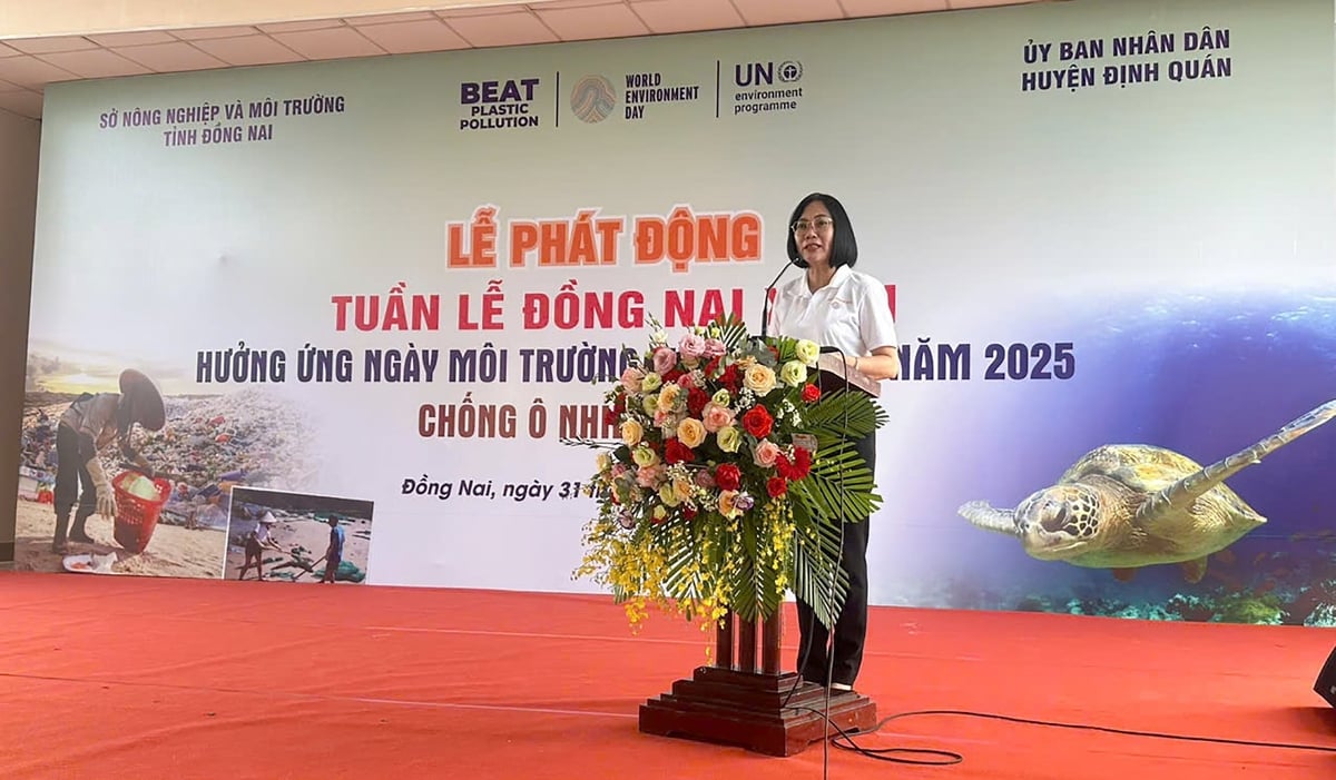 Bà Nguyễn Thị Hoàng - Phó Chủ tịch UBND tỉnh Đồng Nai phát biểu khai mạc buổi lễ phát động Tuần lễ Đồng Nai xanh, hưởng ứng Ngày Môi trường thế giới 2025. Ảnh: Tường Tú. Bà Nguyễn Thị Hoàng - Phó Chủ tịch UBND tỉnh Đồng Nai phát biểu khai mạc buổi lễ phát động Tuần lễ Đồng Nai xanh, hưởng ứng Ngày Môi trường thế giới 2025. Ảnh: Tường Tú.