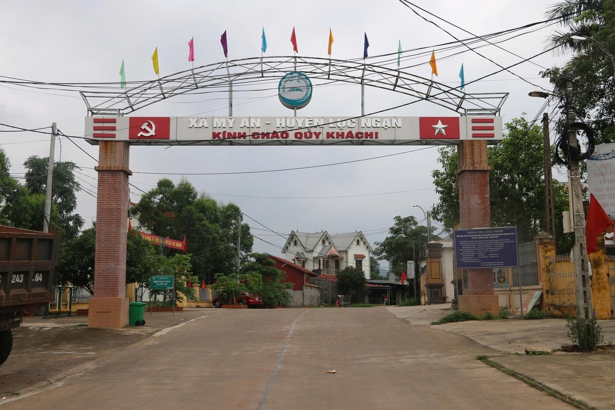 Con đường rộng thênh thang và những ngôi nhà khang trang, sạch đẹp tại xã Mỹ An, thị xã Chũ, tỉnh Bắc Giang. Ảnh: Đinh Mười. Con đường rộng thênh thang và những ngôi nhà khang trang, sạch đẹp tại xã Mỹ An, thị xã Chũ, tỉnh Bắc Giang. Ảnh: Đinh Mười.