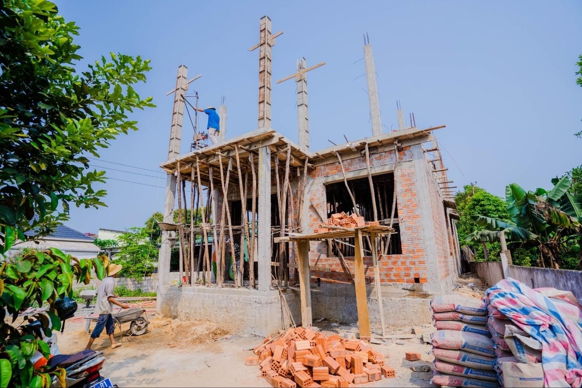 Nếu đề xuất bỏ giấy phép xây dựng của Viện Kinh tế Tài nguyên và Môi trường được chấp thuận, từ 1/7, thủ tục xây dựng nhà ở của người dân TP.HCM sẽ đơn giản hơn. Ảnh: TL. Nếu đề xuất bỏ giấy phép xây dựng của Viện Kinh tế Tài nguyên và Môi trường được chấp thuận, từ 1/7, thủ tục xây dựng nhà ở của người dân TP.HCM sẽ đơn giản hơn. Ảnh: TL.