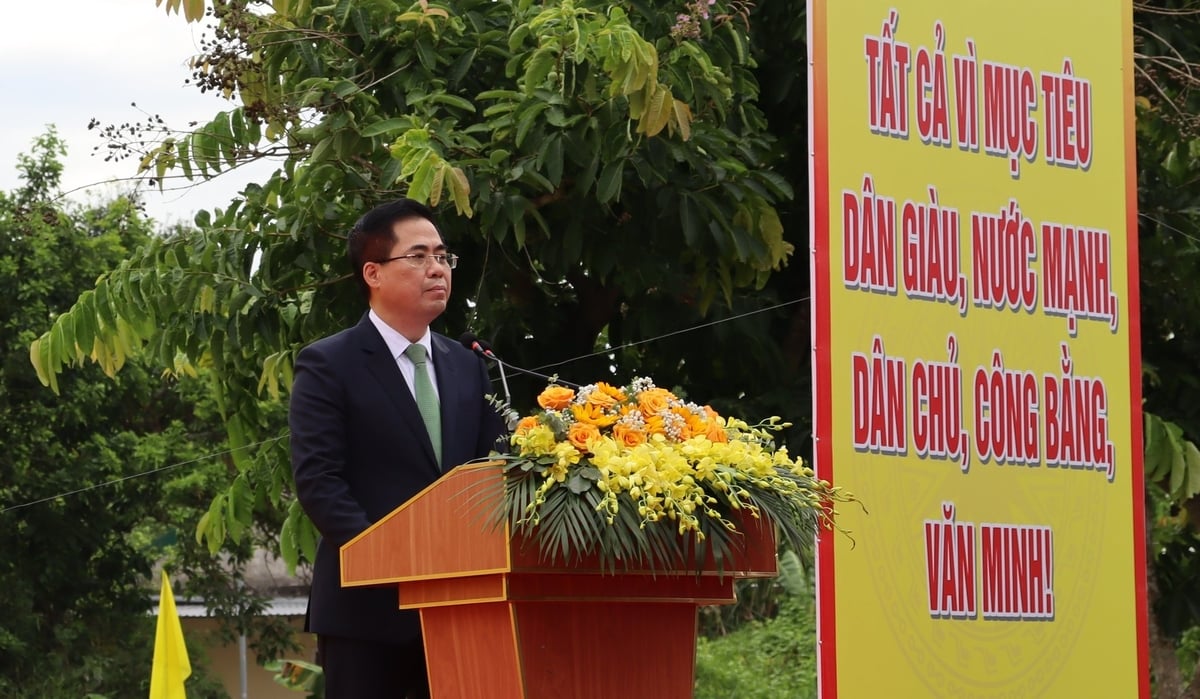 Chủ tịch UBND tỉnh Quảng Ngãi Nguyễn Hoàng Giang phát biểu tại Lễ kỷ niệm 60 năm Ngày Chiến thắng Ba Gia. Ảnh: N.H Chủ tịch UBND tỉnh Quảng Ngãi Nguyễn Hoàng Giang phát biểu tại Lễ kỷ niệm 60 năm Ngày Chiến thắng Ba Gia. Ảnh: N.H