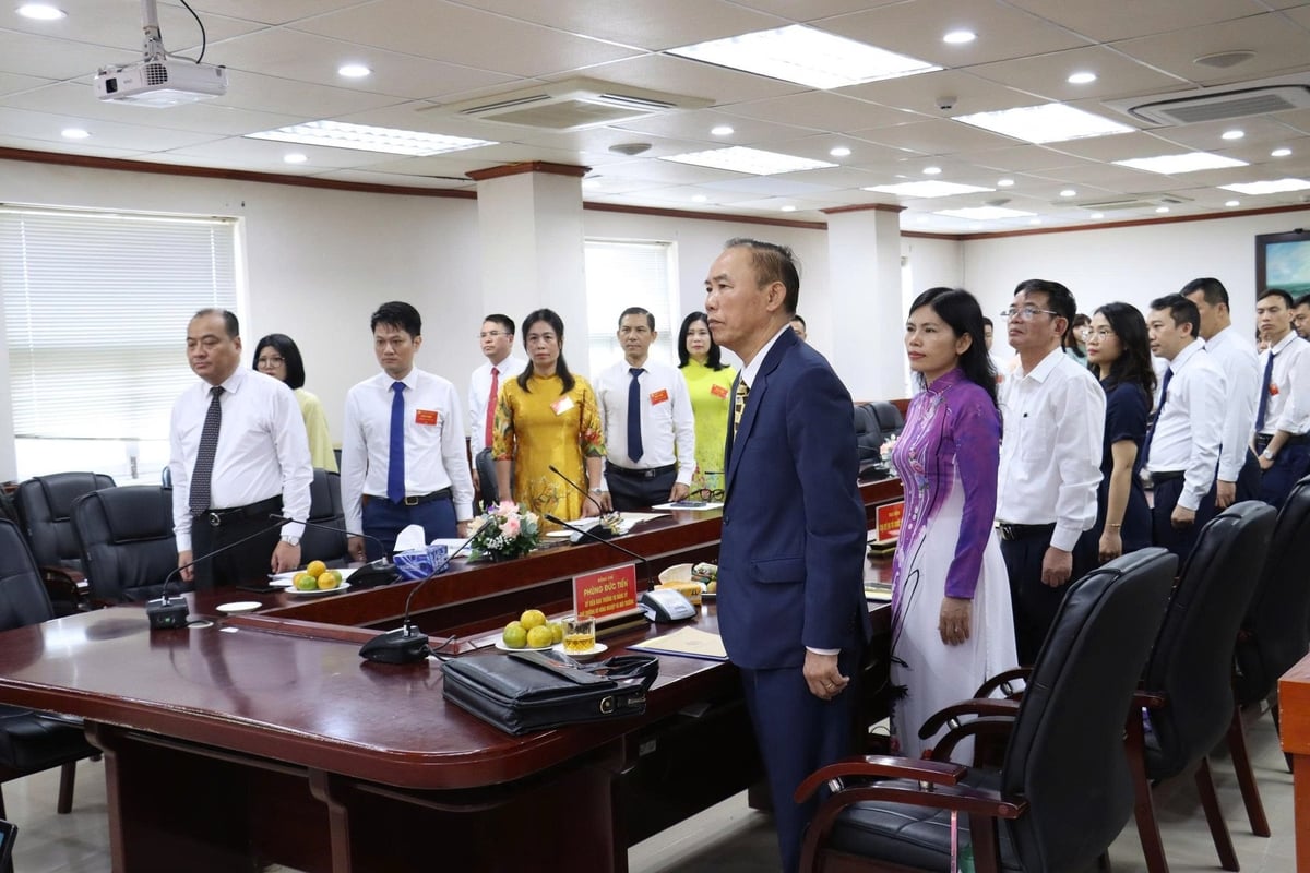 Đồng chí Phùng Đức Tiến, Ủy viên Ban Thường vụ Đảng ủy, Thứ trưởng Bộ Nông nghiệp và Môi trường (NN-MT) dự và chỉ đạo Hội nghị. Tham dự Hội nghị có đồng chí Nguyễn Thị Yến, Phó Chánh Văn phòng Đảng ủy Bộ; các đồng chí lãnh đạo Vụ Tổ chức cán bộ, cùng toàn thể đảng viên Chi bộ Trung tâm Truyền thông TN-MT. Ảnh: Nguyễn Thủy. Đồng chí Phùng Đức Tiến, Ủy viên Ban Thường vụ Đảng ủy, Thứ trưởng Bộ Nông nghiệp và Môi trường (NN-MT) dự và chỉ đạo Hội nghị. Tham dự Hội nghị có đồng chí Nguyễn Thị Yến, Phó Chánh Văn phòng Đảng ủy Bộ; các đồng chí lãnh đạo Vụ Tổ chức cán bộ, cùng toàn thể đảng viên Chi bộ Trung tâm Truyền thông TN-MT. Ảnh: Nguyễn Thủy.