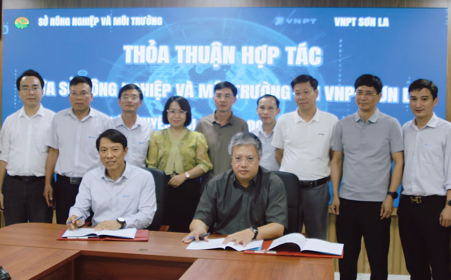 Sở Nông nghiệp và Môi trường Sơn La ký thỏa thuận hợp tác với VNPT Sơn La về chuyển đổi số giai đoạn 2025-2030. Ảnh: Nguyễn Nga. Sở Nông nghiệp và Môi trường Sơn La ký thỏa thuận hợp tác với VNPT Sơn La về chuyển đổi số giai đoạn 2025-2030. Ảnh: Nguyễn Nga.