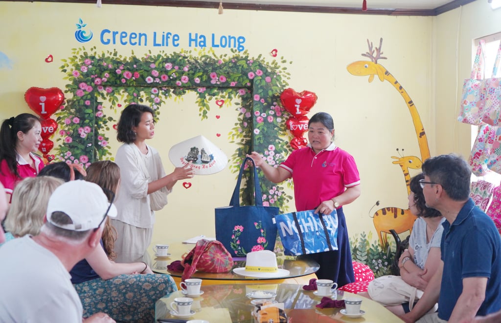 Mô hình sống xanh của Green Life Hạ Long đang được nhiều nơi học tập; trở thành điểm dừng chân của nhiều du khách, đặc biệt là trẻ em và du khách nước ngoài. Ảnh: Hoàng Quý. Mô hình sống xanh của Green Life Hạ Long đang được nhiều nơi học tập; trở thành điểm dừng chân của nhiều du khách, đặc biệt là trẻ em và du khách nước ngoài. Ảnh: Hoàng Quý.