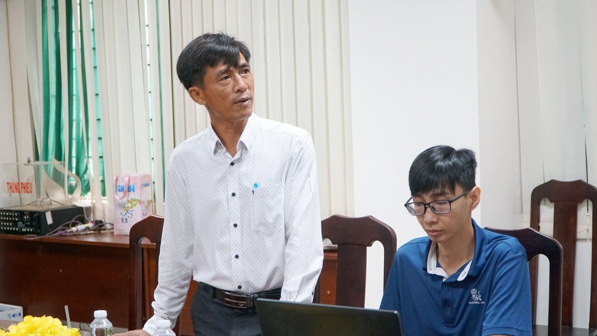 BS.CK1 Phan Văn Phúc (đứng): 'Tình hình bệnh dại ngoài cộng đồng ở Đồng Nai đang ở mức báo động'. Ảnh: Lê Bình.