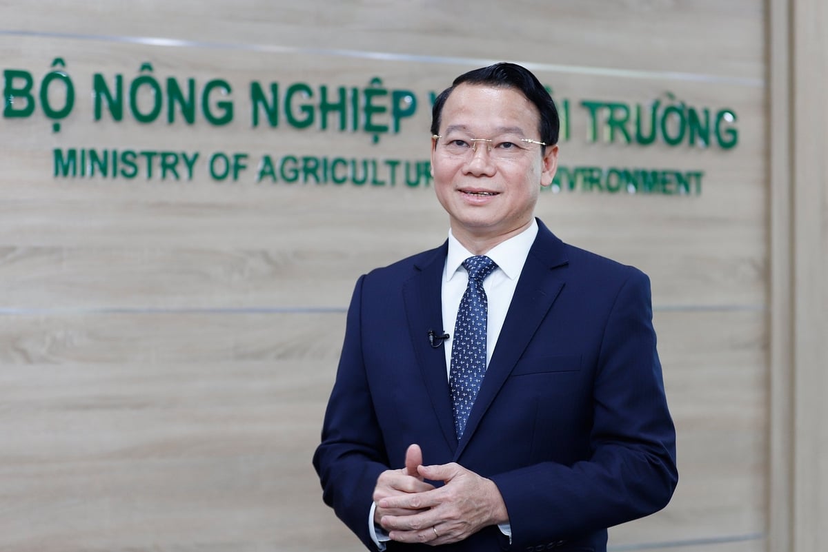 Bộ trưởng Bộ Nông nghiệp và Môi trường gửi tới thông điệp: Cuộc chiến với rác thải nhựa không thể thành công bằng nỗ lực đơn lẻ. Ảnh: Khương Trung. Bộ trưởng Bộ Nông nghiệp và Môi trường gửi tới thông điệp: Cuộc chiến với rác thải nhựa không thể thành công bằng nỗ lực đơn lẻ. Ảnh: Khương Trung.