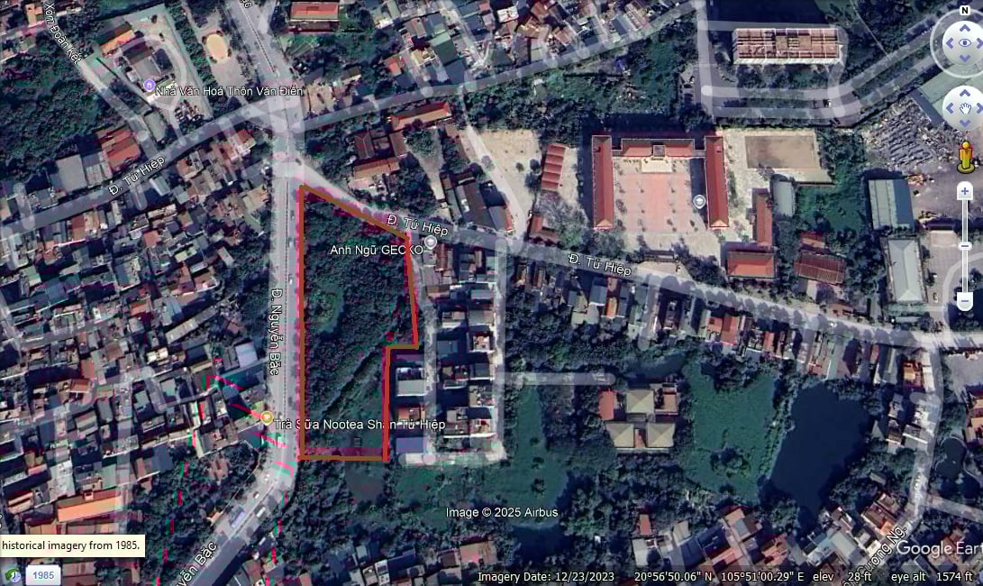 Khu đất (khoanh đỏ) nằm ở ngã 5 đường Nguyễn Bặc, cách Hồ Gươm chừng 10km, có vị trí vô cùng đắc địa. Ảnh: PT. Khu đất (khoanh đỏ) nằm ở ngã 5 đường Nguyễn Bặc, cách Hồ Gươm chừng 10km, có vị trí vô cùng đắc địa. Ảnh: PT.