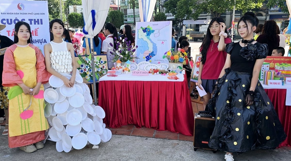 Mô hình bản đồ Việt Nam của học sinh Trường Tiểu học và Trung học cơ sở Lê Quý Đôn. Ảnh: Hoàng Nghĩa. Mô hình bản đồ Việt Nam của học sinh Trường Tiểu học và Trung học cơ sở Lê Quý Đôn. Ảnh: Hoàng Nghĩa.