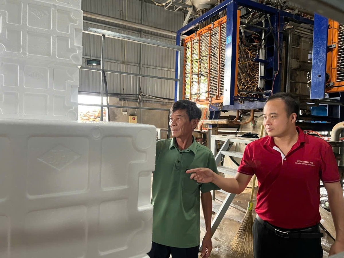 Cán bộ Agribank Chi nhánh Chũ kiểm tra việc sử dụng vốn vay sau khi giải ngân. Ảnh: Phạm Minh. Cán bộ Agribank Chi nhánh Chũ kiểm tra việc sử dụng vốn vay sau khi giải ngân. Ảnh: Phạm Minh.