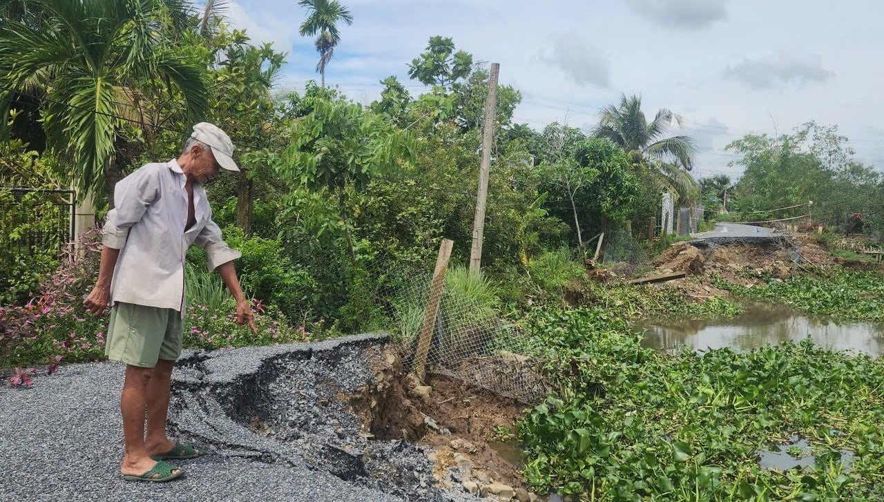 Điểm sạt lở dài trên 42m tại hộ ông Lê Văn Vui. Ảnh: Minh Đảm. Điểm sạt lở dài trên 42m tại hộ ông Lê Văn Vui. Ảnh: Minh Đảm.