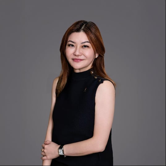 Bà Jaselyn Wan, Giám đốc Khối vận hành nhà ở của CLD (Việt Nam) chia sẻ cam kết của CapitaLand trong việc hỗ trợ giáo dục và nâng tầm cộng đồng, hưởng ứng chuỗi hoạt động tổng kết năm học của chương trình 'Trường học CapitaLand Hy vọng'. Ảnh: CapitaLand. Bà Jaselyn Wan, Giám đốc Khối vận hành nhà ở của CLD (Việt Nam) chia sẻ cam kết của CapitaLand trong việc hỗ trợ giáo dục và nâng tầm cộng đồng, hưởng ứng chuỗi hoạt động tổng kết năm học của chương trình 'Trường học CapitaLand Hy vọng'. Ảnh: CapitaLand.