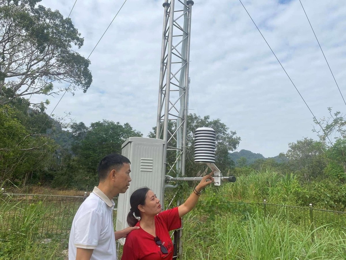 Kiểm tra trạm khí tượng tự động chuyên dùng. Ảnh: Cục Khí tượng Thủy văn. Kiểm tra trạm khí tượng tự động chuyên dùng. Ảnh: Cục Khí tượng Thủy văn.
