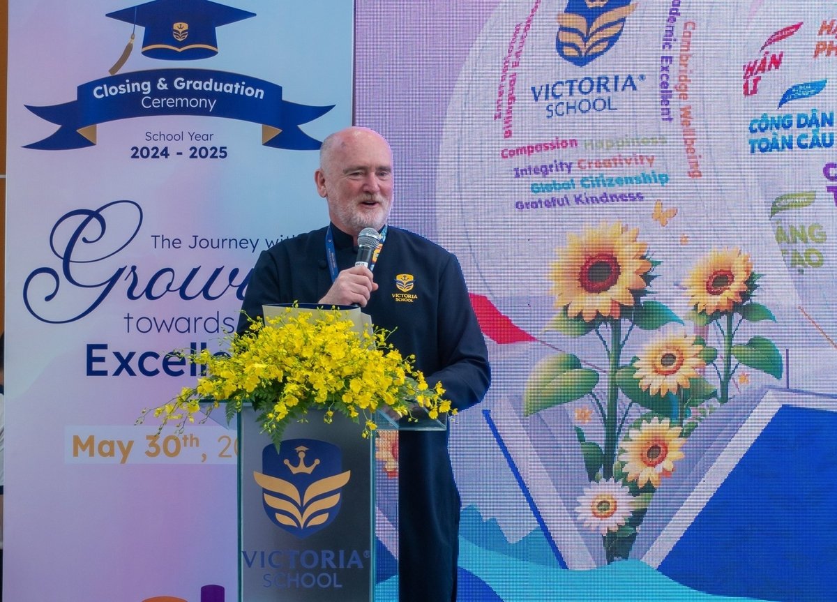 ThS. David Rynne - Tổng Hiệu trưởng Victoria School - Riverside phát biểu tại buổi lễ. Ảnh: Victoria School. ThS. David Rynne - Tổng Hiệu trưởng Victoria School - Riverside phát biểu tại buổi lễ. Ảnh: Victoria School.