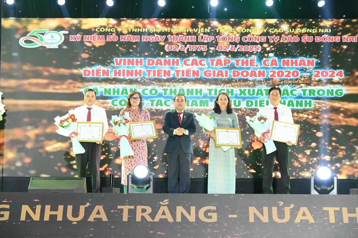 Nhiều tập thể, cá nhân, điển hình tiên tiến giai đoạn 2020 - 2024 được Tổng Công ty Cao su Đồng Nai vinh danh. Nhiều tập thể, cá nhân, điển hình tiên tiến giai đoạn 2020 - 2024 được Tổng Công ty Cao su Đồng Nai vinh danh.