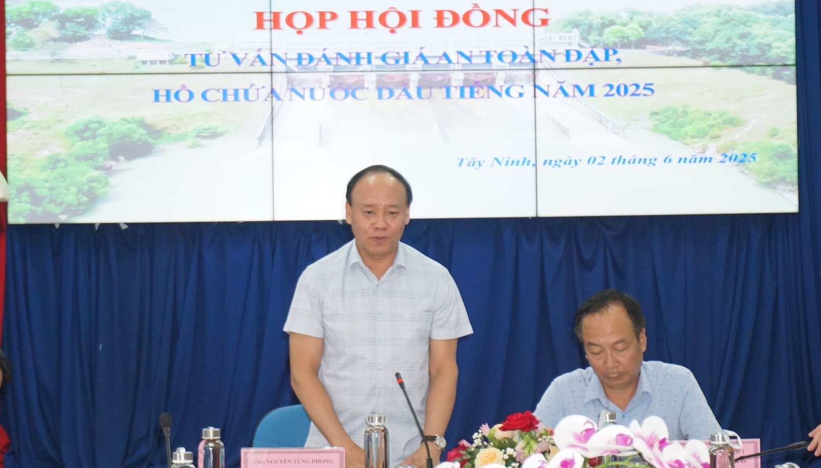 Ông Nguyễn Tùng Phong - Cục trưởng Cục Quản lý và Xây dựng công trình thủy lợi (Bộ Nông nghiệp và Môi trường) phát biểu tại cuộc họp. Ảnh: Trần Trung. Ông Nguyễn Tùng Phong - Cục trưởng Cục Quản lý và Xây dựng công trình thủy lợi (Bộ Nông nghiệp và Môi trường) phát biểu tại cuộc họp. Ảnh: Trần Trung.