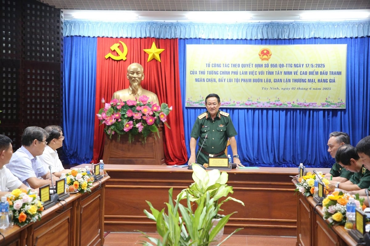 Thượng tướng Võ Minh Lương làm việc với tỉnh Tây Ninh. Ảnh: Trần Trung.