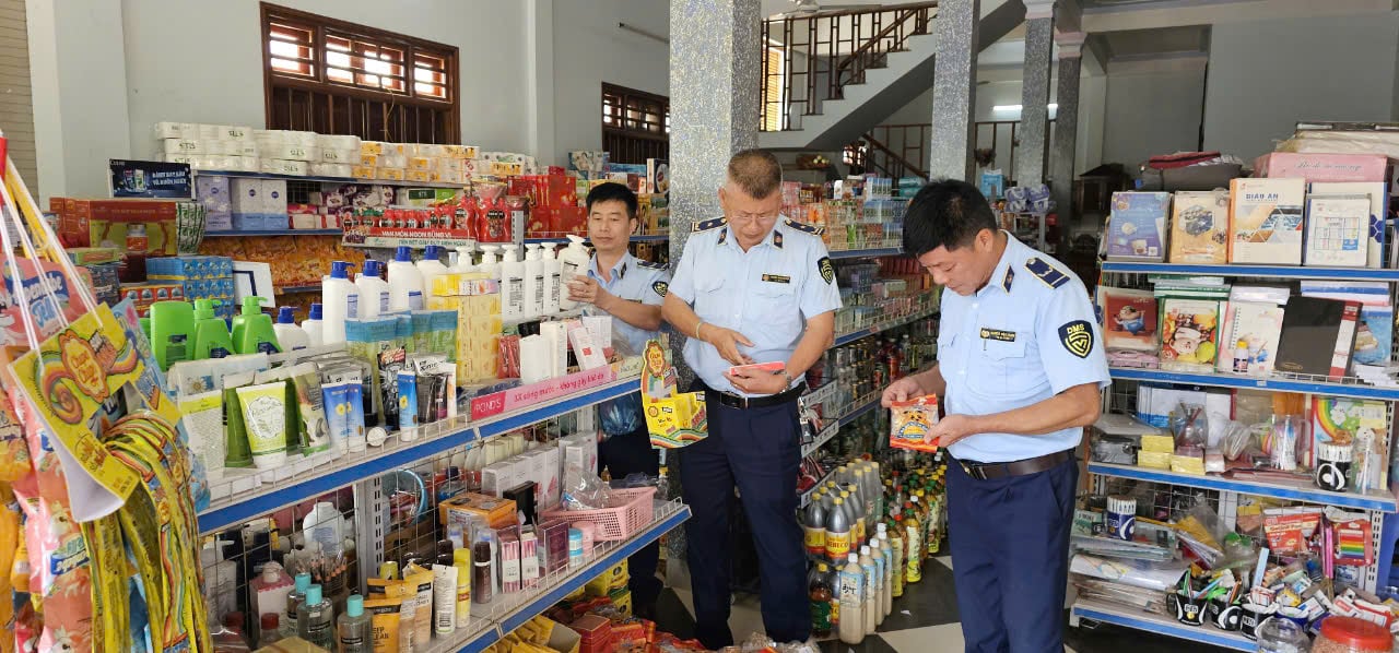Lực lượng quản lý thị trường Sơn La tăng cường kiểm tra, ngăn chặn buôn lậu, gian lận thương mại và hàng giả. Ảnh: Chi cục QLTT Sơn La. Lực lượng quản lý thị trường Sơn La tăng cường kiểm tra, ngăn chặn buôn lậu, gian lận thương mại và hàng giả. Ảnh: Chi cục QLTT Sơn La.