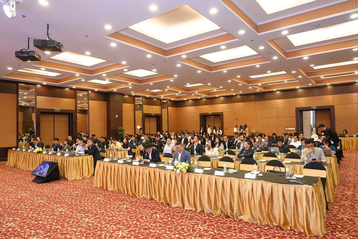Venture Forum sẽ trở thành nền tảng kết nối chiến lược giữa các bên trong hệ sinh thái khởi nghiệp giúp đa dạng hoá dòng vốn và thúc đẩy đổi mới sáng tạo tại Việt Nam và khu vực Đông Nam Á. Venture Forum sẽ trở thành nền tảng kết nối chiến lược giữa các bên trong hệ sinh thái khởi nghiệp giúp đa dạng hoá dòng vốn và thúc đẩy đổi mới sáng tạo tại Việt Nam và khu vực Đông Nam Á.