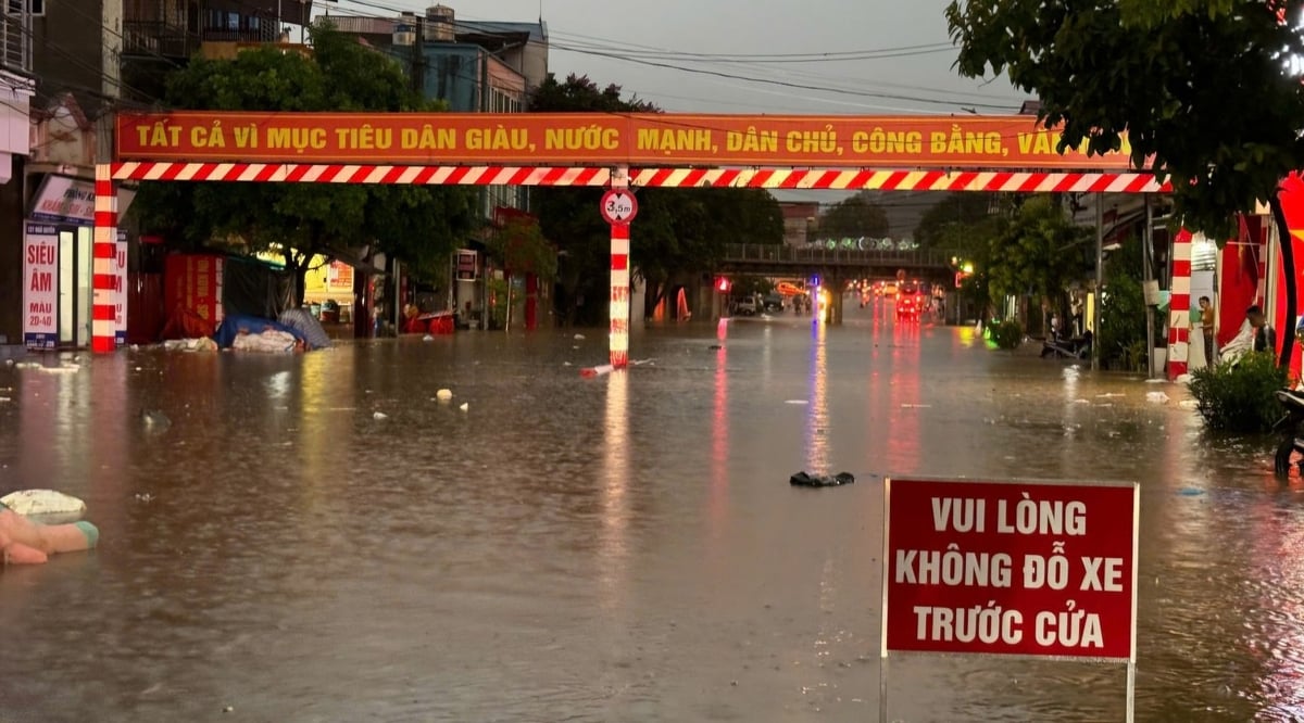 Khu vực cầu chui Mỹ Sơn bị ngập sâu, đây cũng là điểm thường xuyên bị ngập mỗi khi mưa lớn. Ảnh: GK. Khu vực cầu chui Mỹ Sơn bị ngập sâu, đây cũng là điểm thường xuyên bị ngập mỗi khi mưa lớn. Ảnh: GK.