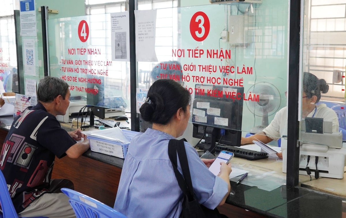 Không chỉ được nhận trợ cấp thất nghiệp, người lao động còn được tư vấn học nghề, kết nối việc làm. Ảnh: Nguyễn Thủy. Không chỉ được nhận trợ cấp thất nghiệp, người lao động còn được tư vấn học nghề, kết nối việc làm. Ảnh: Nguyễn Thủy.
